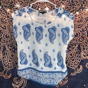 White tee with blue prints, light and airy fabric!